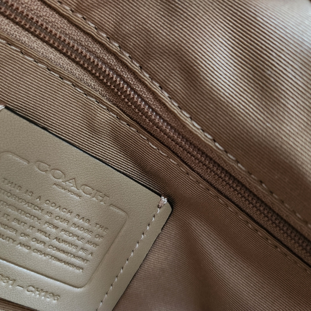 Coach CH196 Ella Hobo Leather Shoulder Crossbody Gold/Chalk - Picture 8 of 12